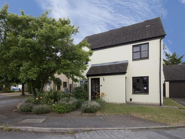 Manor Road, Witney 2 bed semi detached house to rent £1,300 pcm £300 pw