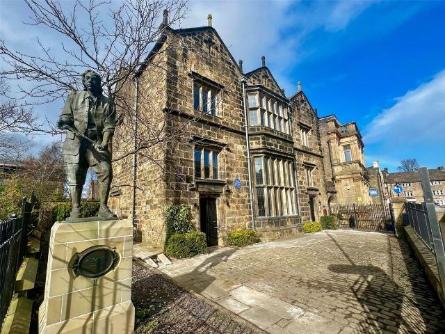 Manor Square, Otley LS21, 2 bed flat to rent, £1,350 pcm | PrimeLocation