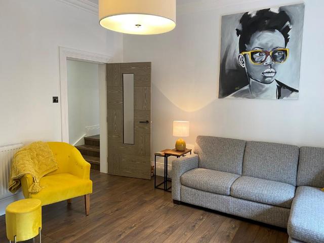 Manor Street, Falkirk, FK1 1 bed flat to rent £700 pcm £162 pw