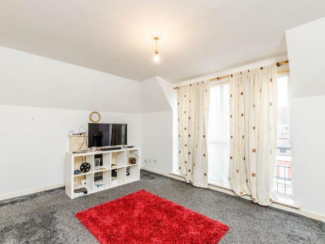 Manorgate Road, Kingston, Kingston. 2 bed flat to rent £1,800 pcm £415 pw