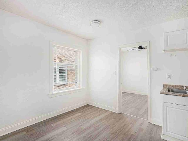 Manorsouth Studio Apartment for Rent at 2729 Campbell St, Kansas City, MO 64109 Longfellow