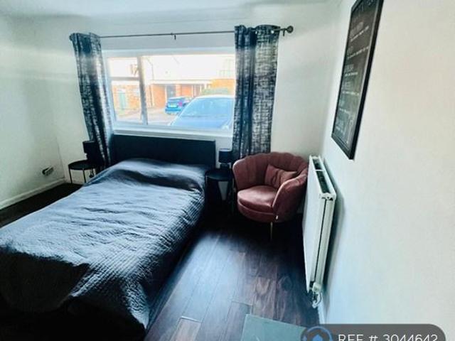 Manorville Road, Hemel Hempstead, HP3 1 bed flat to rent £1,230 pcm £284 pw