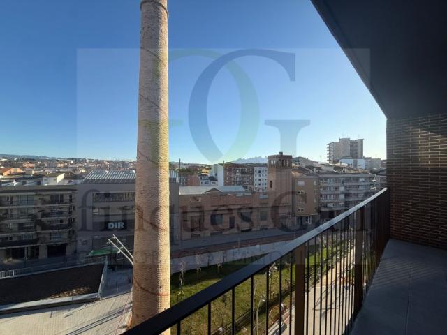 Manresa Piso a estrenar de 3 habitaciones con terraza, parking y trastero ideal para parejas o familias