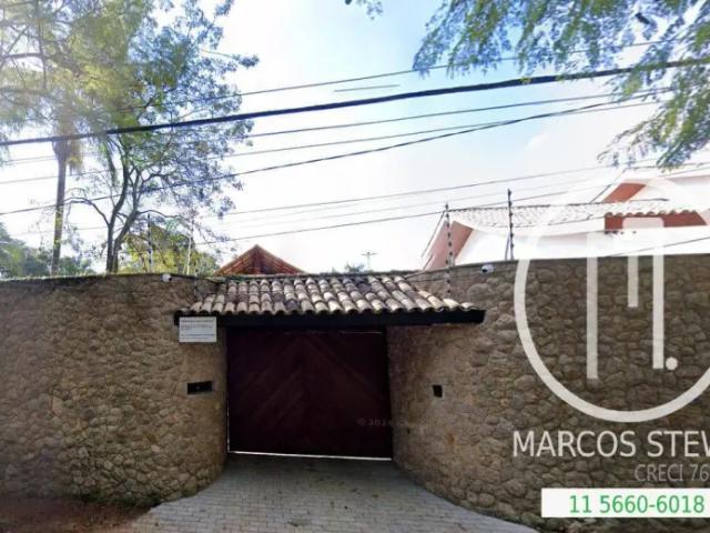 Mansão com 1.000 m² e Piscina no Bolsão de Interlagos