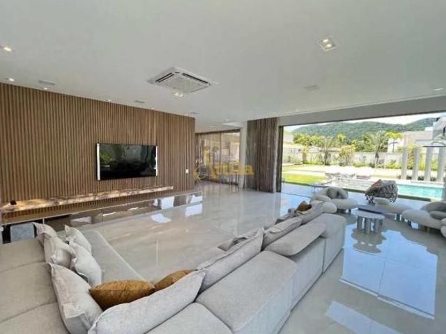 Mansão de Alto Padrão no Jardim Acapulco com 8 Suítes e Lazer
