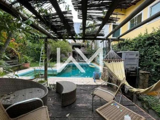 Mansão e Oportunidade Única na Vila Rosália – Casa com Piscina, 360 m² de Área Construída e Terreno