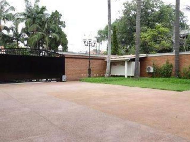 Mansão Inglesa no Jardim América: 850 m², 5 quartos e 12 vagas