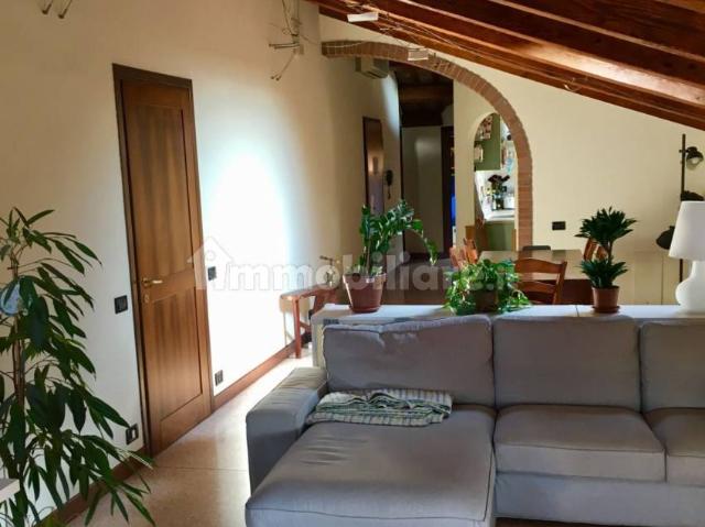 Mansarda 135 m², Centro, Bassano del Grappa