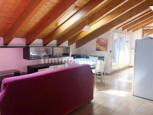 Mansarda via Carlo Cattaneo 39, Centro, Lecco