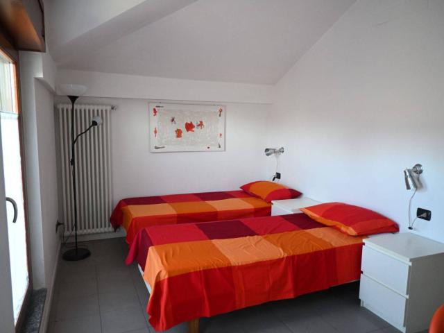 Mansarda via Santander 20, Famagosta, Milano
