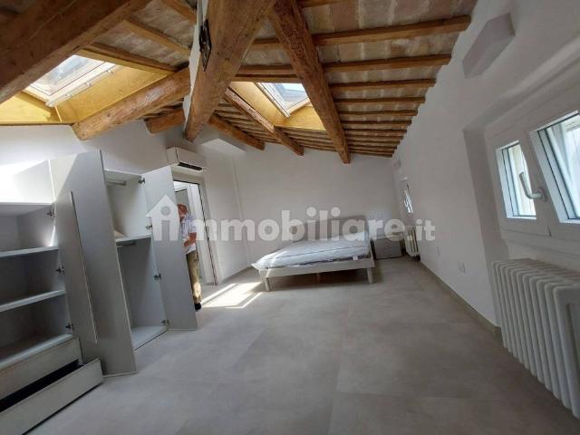 Mansarda viale Felice Cavallotti, Centro Mare, Pesaro