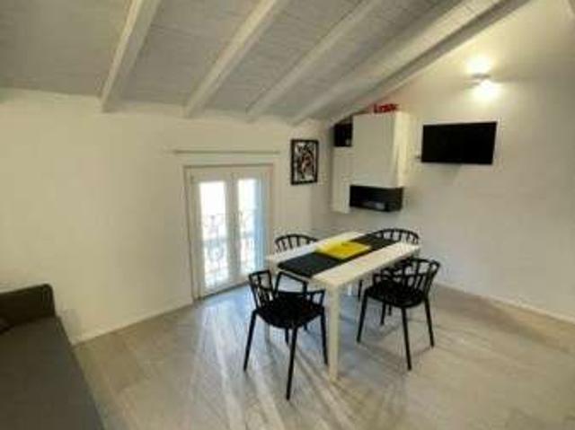 Mansarda arredata Certosa, quarto oggiaro, villa pizzone