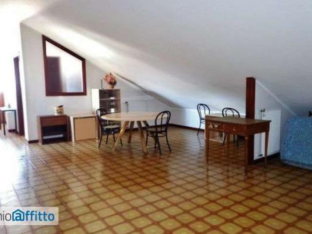 Mansarda arredata con terrazzo Centro