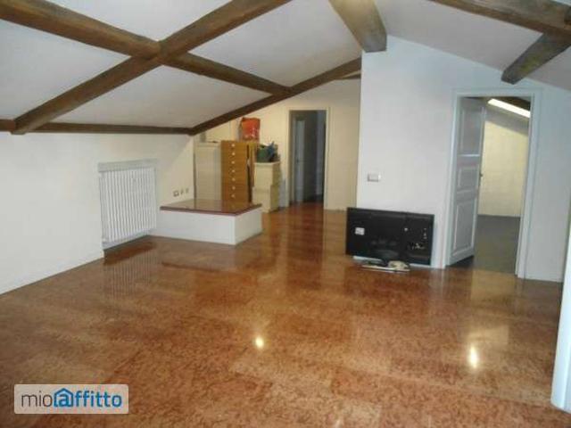 Mansarda arredata con terrazzo Centro