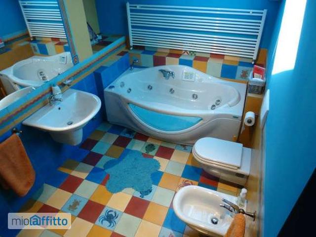 Mansarda arredata con terrazzo Semicentro