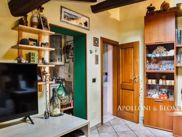 Mansarda con travi a vista Monteriggioni, Siena 80m² Siena