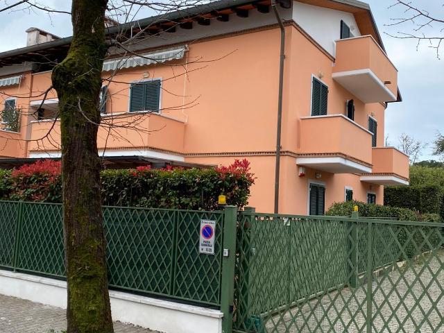 Mansarda in affitto Marina Di Massa, Massa