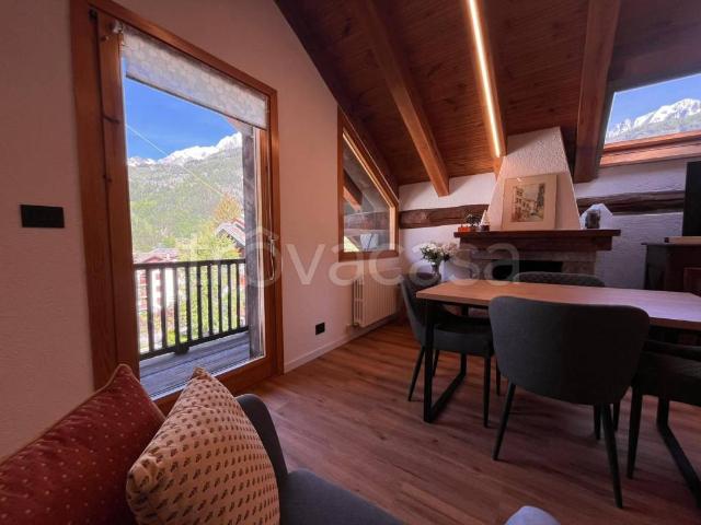 Mansarda in affitto a Courmayeur via Magni, 23