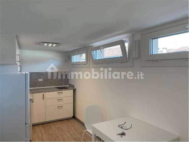 Mansarda ottimo stato, 50 m², Piazze Duomo, Padova
