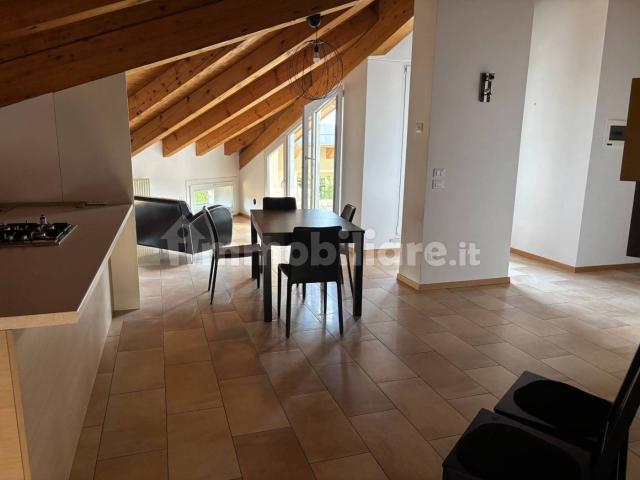 Mansarda ottimo stato, 64 m², Centro, Thiene
