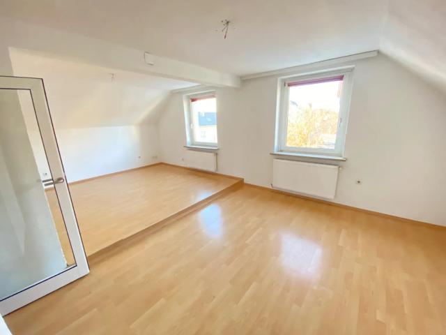 MANSARDENWOHNUNG IN DER GEORG GRINNINGER STR. IN TRAUN