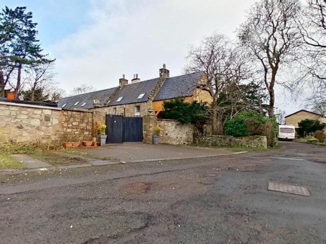 Manse Park, Uphall, West Lothian, EH52 4 bed detached house to rent £2,250 pcm £519 pw
