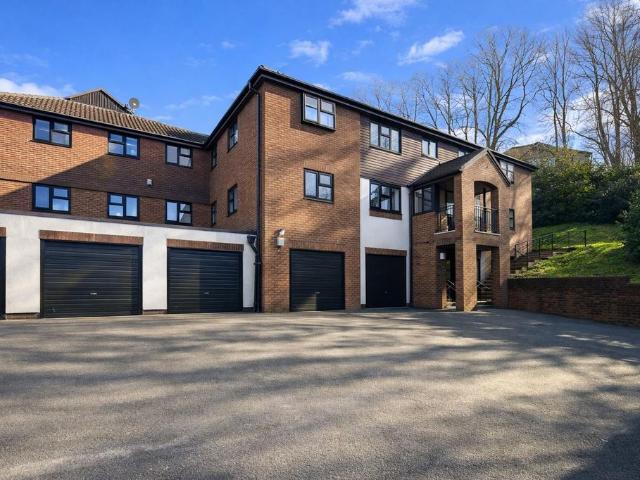 Mansell Close, Bexhill On Sea TN39 2 bed flat to rent £1,150 pcm £265 pw