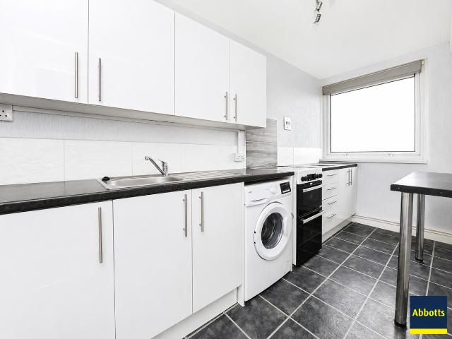 Mansell Close, Leigh On Sea SS9, 2 bed flat to rent, £1,100 pcm | PrimeLocation