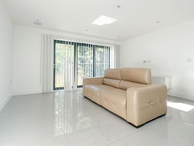 Mansfield Place, Cuffley