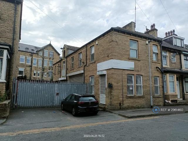Mansfield Road, Bradford, BD8 1 bed detached house to rent £1,500 pcm £346 pw