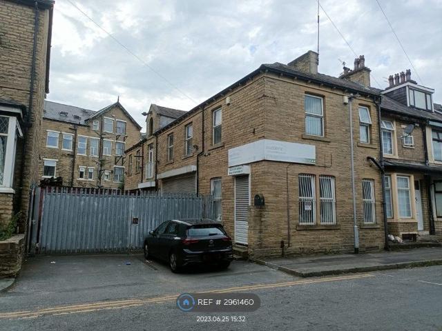 Mansfield Road, Bradford BD8, 1 bed detached house to rent, £1,500 pcm | PrimeLocation