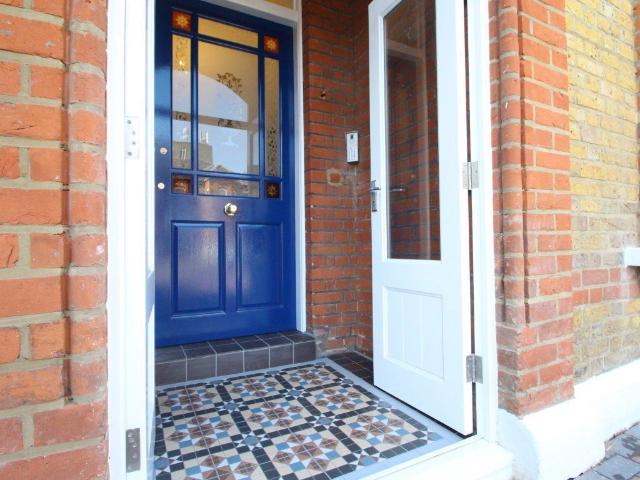 Mansfield Road, Ilford IG1, 1 bed flat to rent, £1,500 pcm | PrimeLocation
