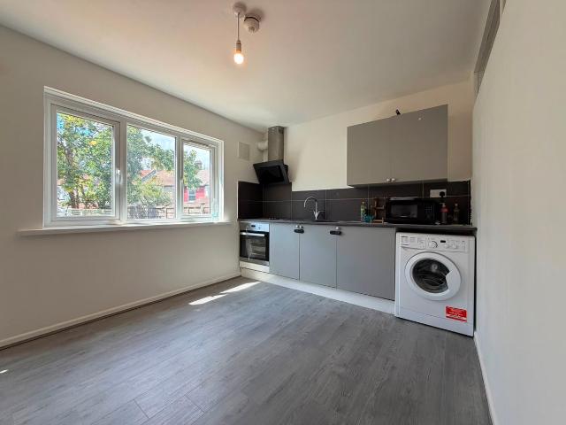 Mansfield Road, Ilford IG1, 1 bed flat to rent, £1,850 pcm | PrimeLocation