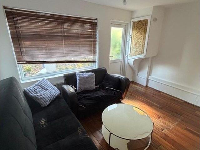 Mansfield Road, Ilford IG1, 2 bed flat to rent, £1,800 pcm | PrimeLocation