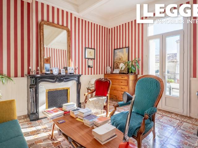 Mansion d’exception avec jardin et terrasse au cœur du village