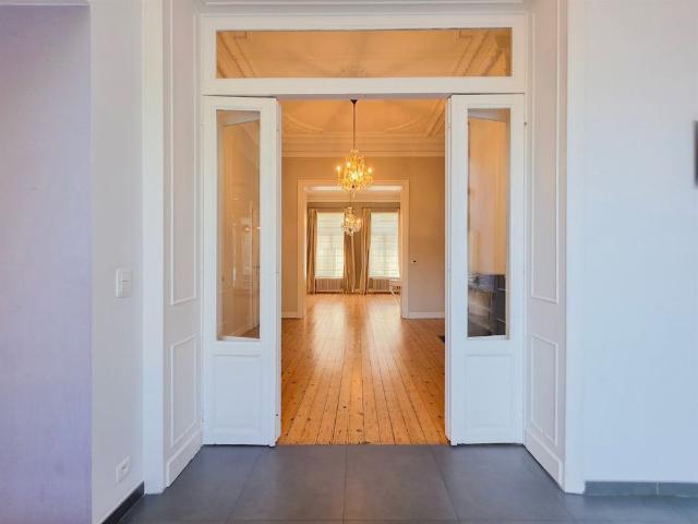 Mansion for rent in IXELLES