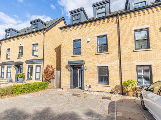 Mansion Gate Court, Mansion Gate. 3 bed semi detached house to rent £2,000 pcm £462 pw