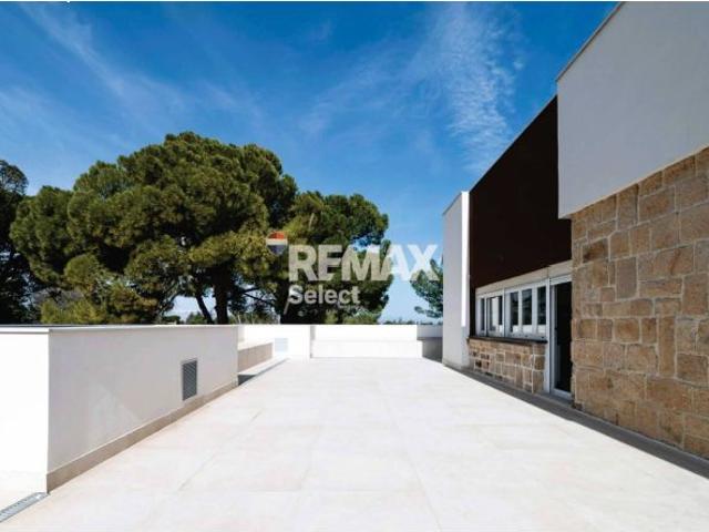 Mansión Residencial Las Anclas: Privacidad Total en el Techo de La Moraleja