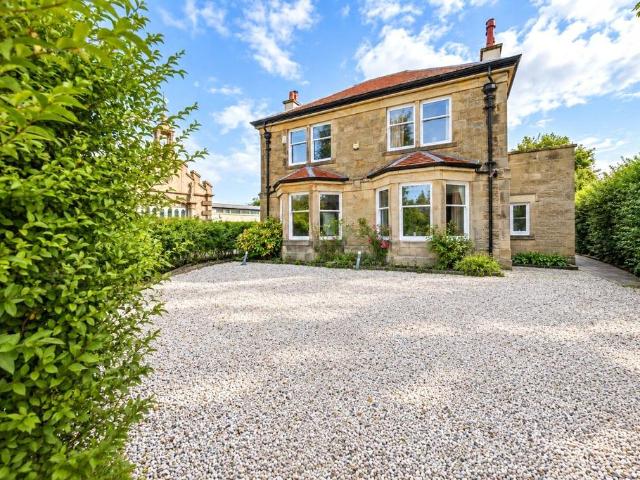 Mansionhouse Road, Paisley, PA1 5 bed detached house to rent £3,500 pcm £808 pw