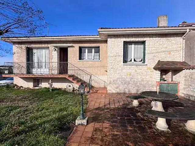 Mansle 16230 Achat / Vente maison 7 pièces t7 balcon parking