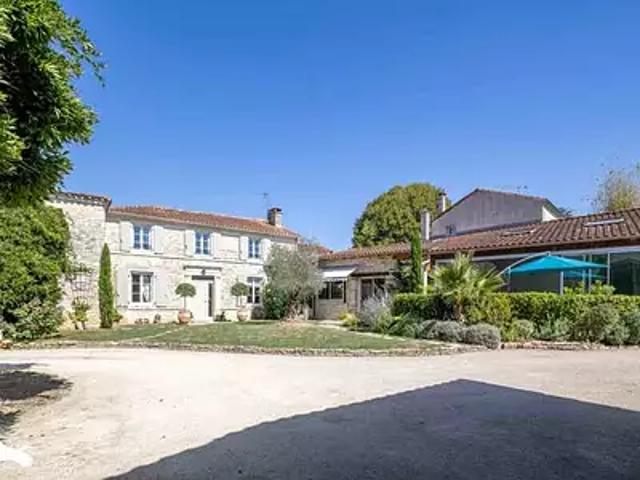Mansle 16230 Achat / Vente maison 9 pièces t9 au dernier étage parking