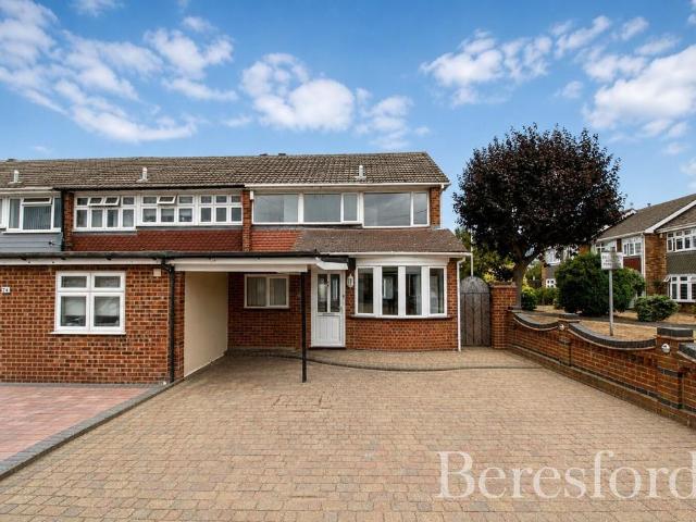 Manston Way, RM12 3 bed end of terrace house to rent £2,200 pcm £508 pw