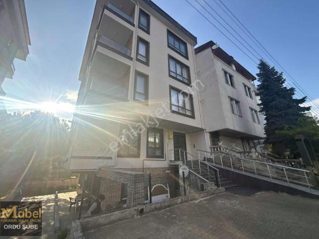 Mabel'den Cumhuriyet M. Denize Çok Yakın Eşyalı Kiralık 1+1
