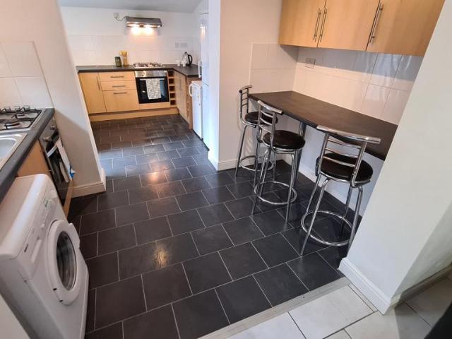 Mabfield Road, Manchester M14 6 bed house to rent £3,744 pcm £864 pw