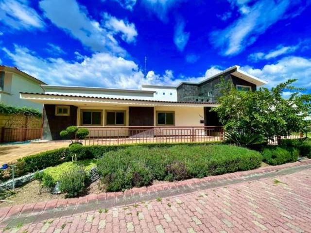 MAC GREGOR VENDE HERMOSA RESIDENCIA DE UNA PLANTA AL SUR DE LA CIUDAD EN JARDINES DEL LAGO