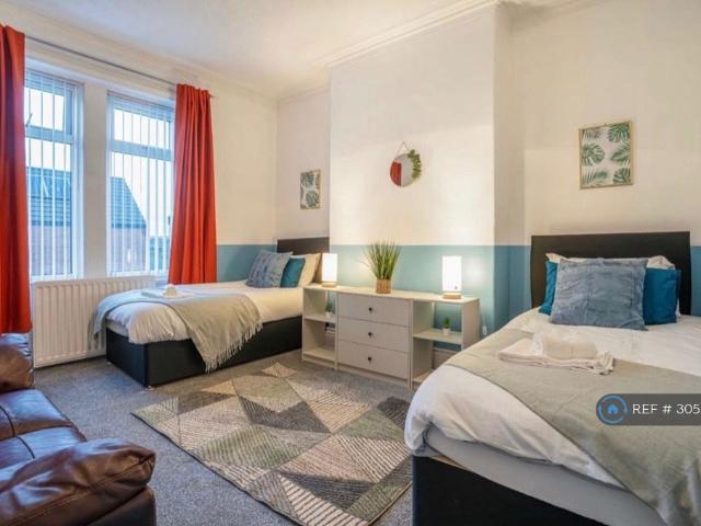 Macadam St, Gateshead, NE8 3 bed flat to rent £995 pcm £230 pw