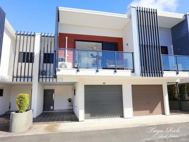 MACADIE PARK RESIDENCES SPACIOUS & STYLISH TOWNHOME TRANQUIL COUNTRY VIEWS A MODERN PEACEFUL SANCTUARY IN THE HEART OF THE GOLD COAST!