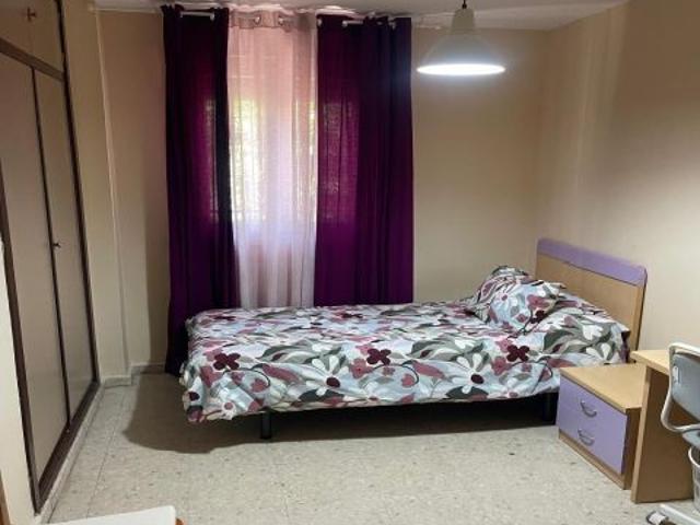 Macarena, cerca del Río. Excelente vivienda amueblada de 3 habitaciones se alquila. ESTUDIANTES Y PE