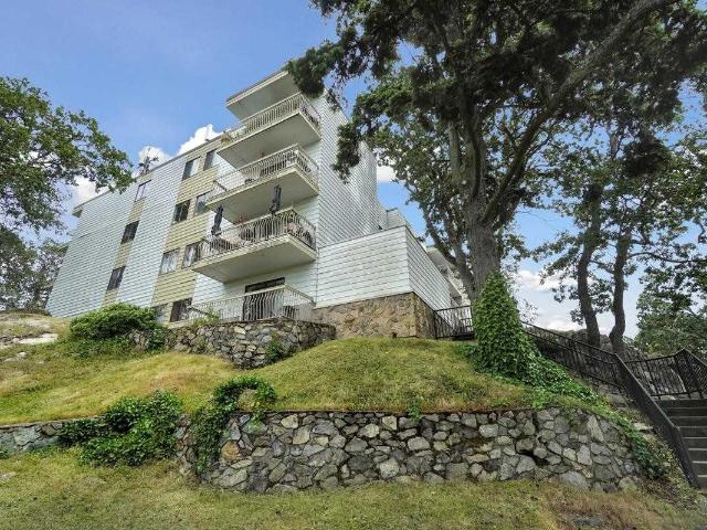 Macaulay North Apartments 1 Bedroom Apartment for Rent at 980 Wordsley St, Esquimalt, BC V9A 6Y4 Old Esquimalt