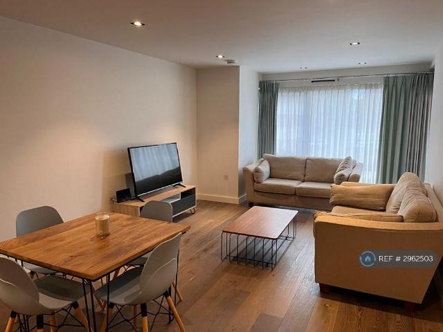 Macaulay Road, London, SW4 2 bed flat to rent £3,150 pcm £727 pw
